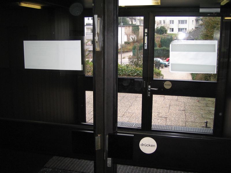 09_-_eingangstuer_mv_1c8dc7.jpg